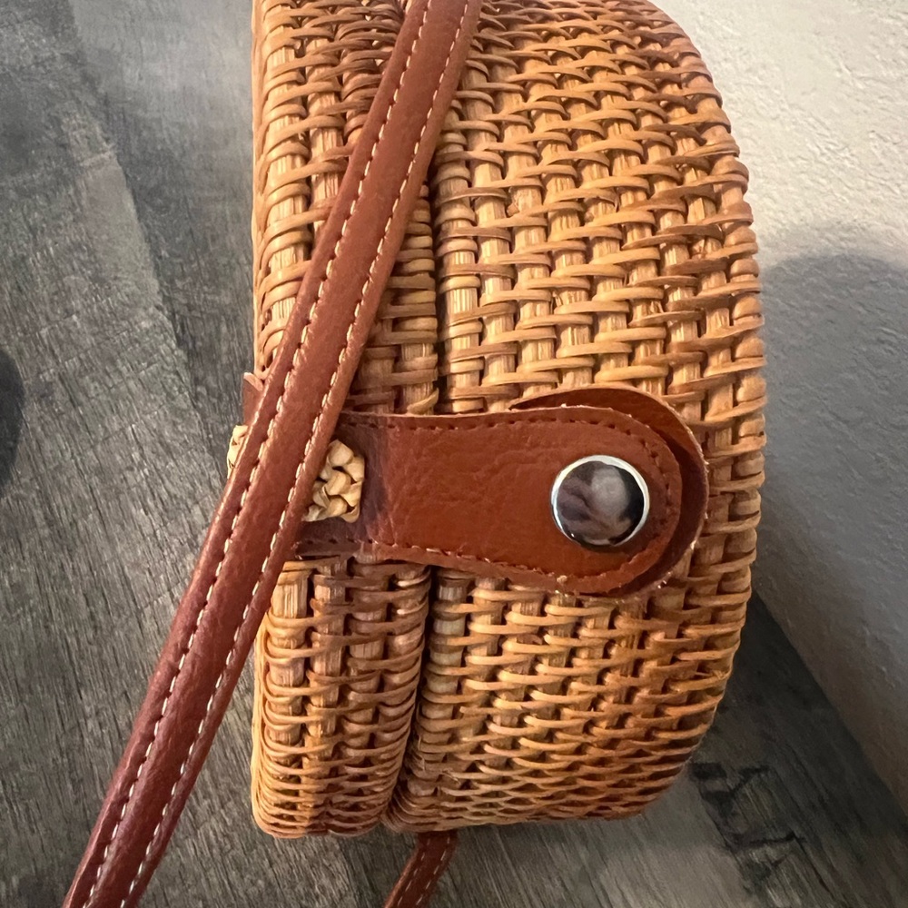 Round Straw Tan Crossbody Bag - Picture 2 of 8